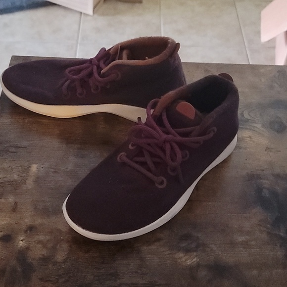 Allbirds dark purple shoes - Picture 4 of 4